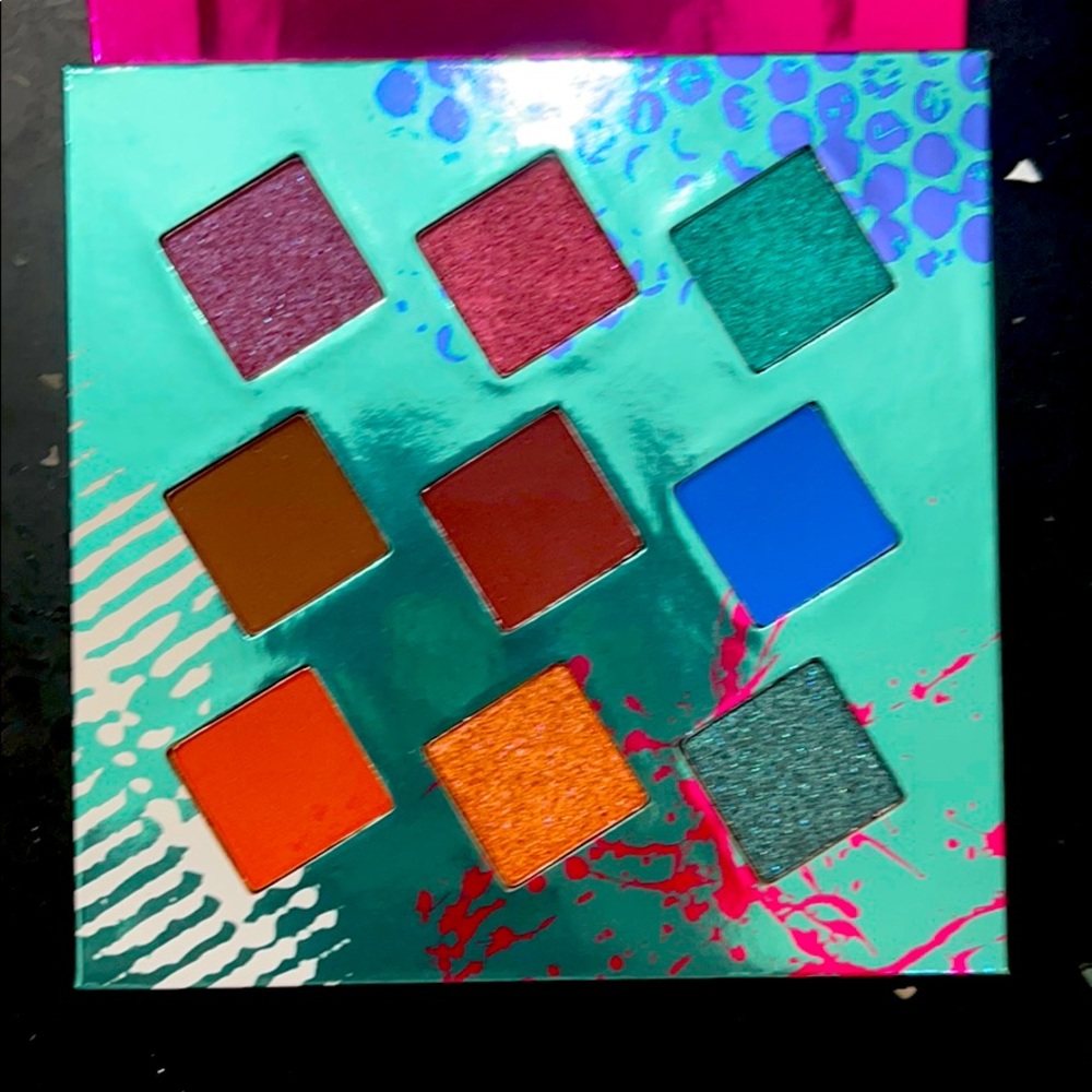 Eyeshadow - Picture 3 of 3